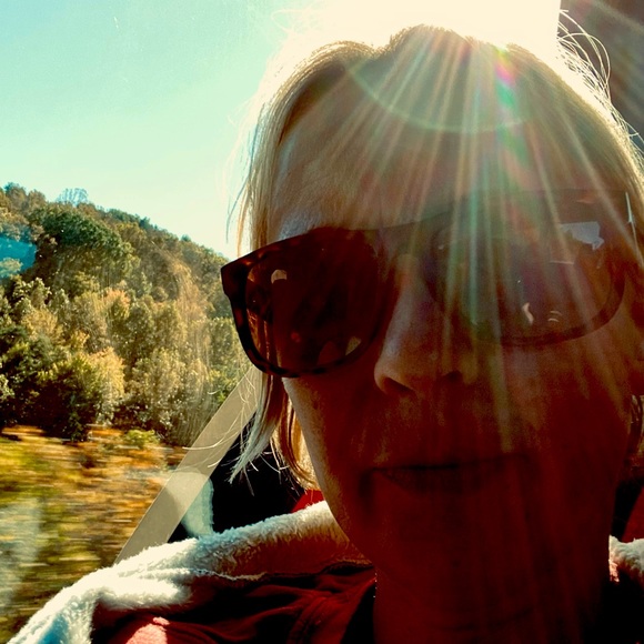 Meet your Posher, Beth - Picture 1 of 1